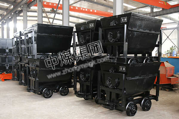 中煤集团一批翻斗式矿车发往甘肃宕昌某金矿