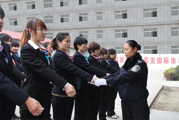 山东中煤工矿集团开展军训活动